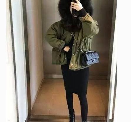 黑色背心裙如何搭配