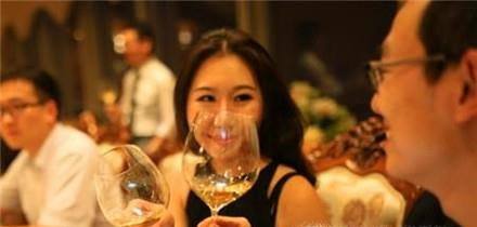 怎么和喜欢的妹子聊天才能不冷场呢