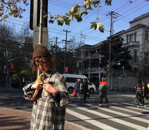 简单率性的春季穿搭