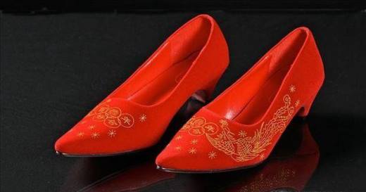 尖头鞋挤脚怎么弄宽