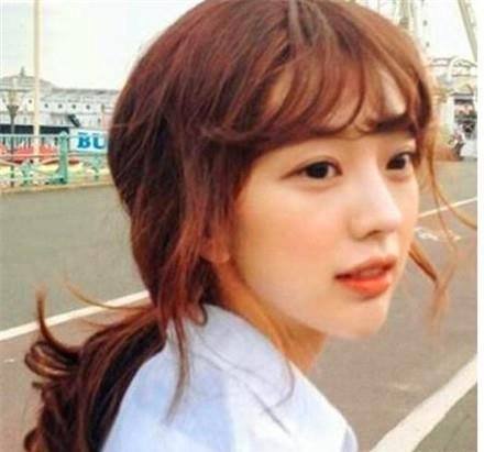 40岁的女性这样扎头发既好看又简单