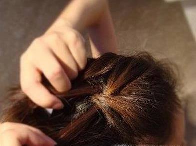 蜈蚣辫蝎子辫鱼骨辫的编发详细图解