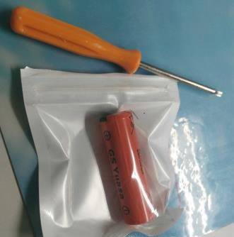电池老化的剃须刀更换电池