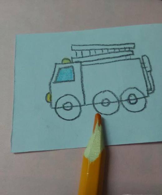 带颜色的消防车简笔画怎么画