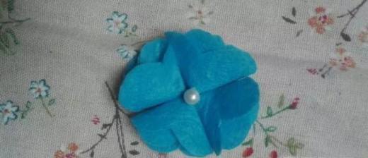 怎样用不织布diy小花朵