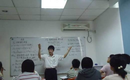 高考全托班收费标准是什么？