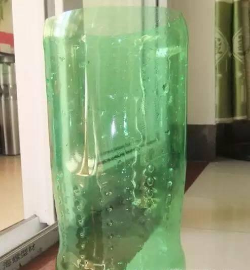废旧塑料瓶做花瓶、笔筒