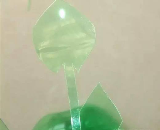 废旧塑料瓶做花瓶、笔筒
