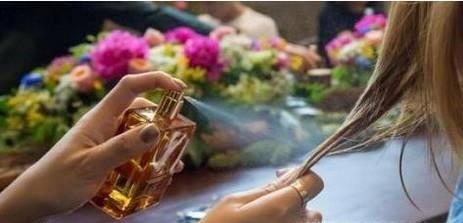 护发精油和护发素的区别