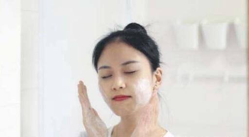女人能用男士洗面奶吗?女士怎么用男士洗面奶