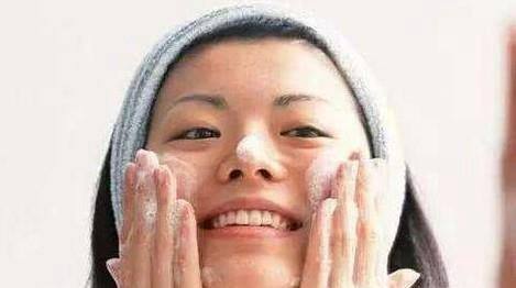 女人能用男士洗面奶吗?女士怎么用男士洗面奶