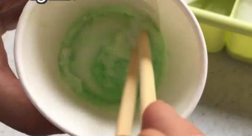 用牙膏、加盐怎么制做史莱姆
