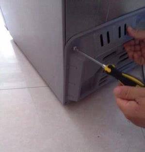 冰箱后面散发出臭味 储水盒里的污水原因