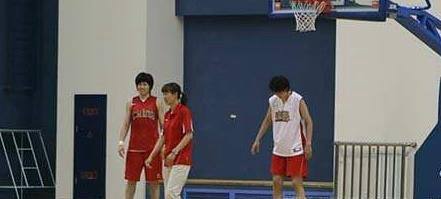 新手如何学会打篮球?
