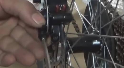 赛车山地车碟刹刹车怎么调？