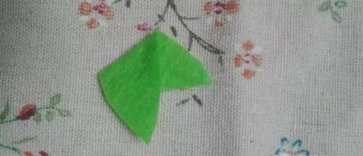 怎样用不织布diy小花朵
